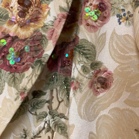 Beautiful new jacket, three button fully lined floral with sequins and beads - Picture 4 of 5